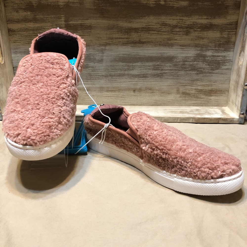 Women’s Mad love Sherpa sneakers, NWT’s